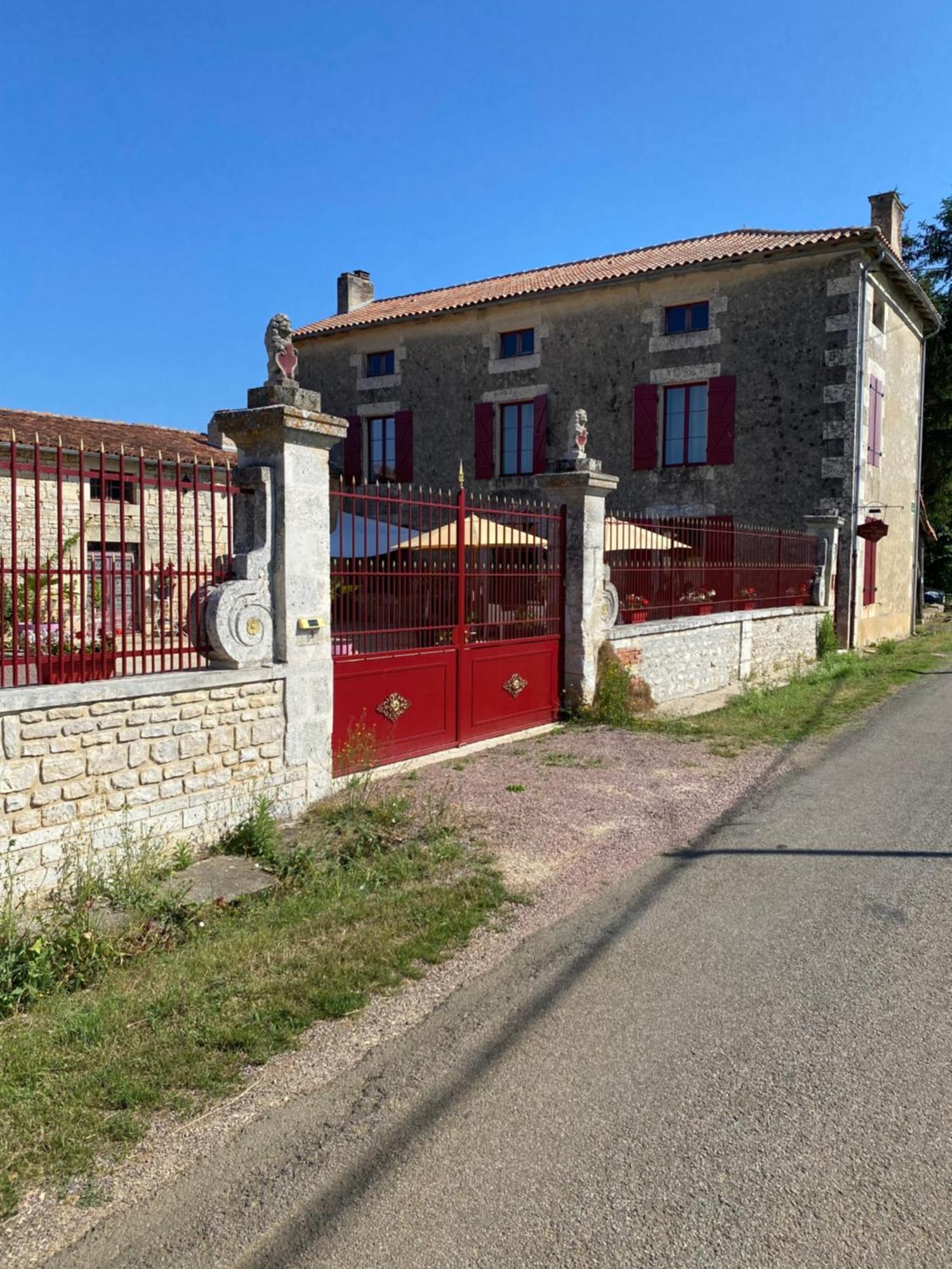 La Tuilerie Bed & Breakfast Verteuil-sur-Charente Екстериор снимка